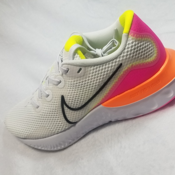 Nike Shoes - Nike renew run sneakers size 8